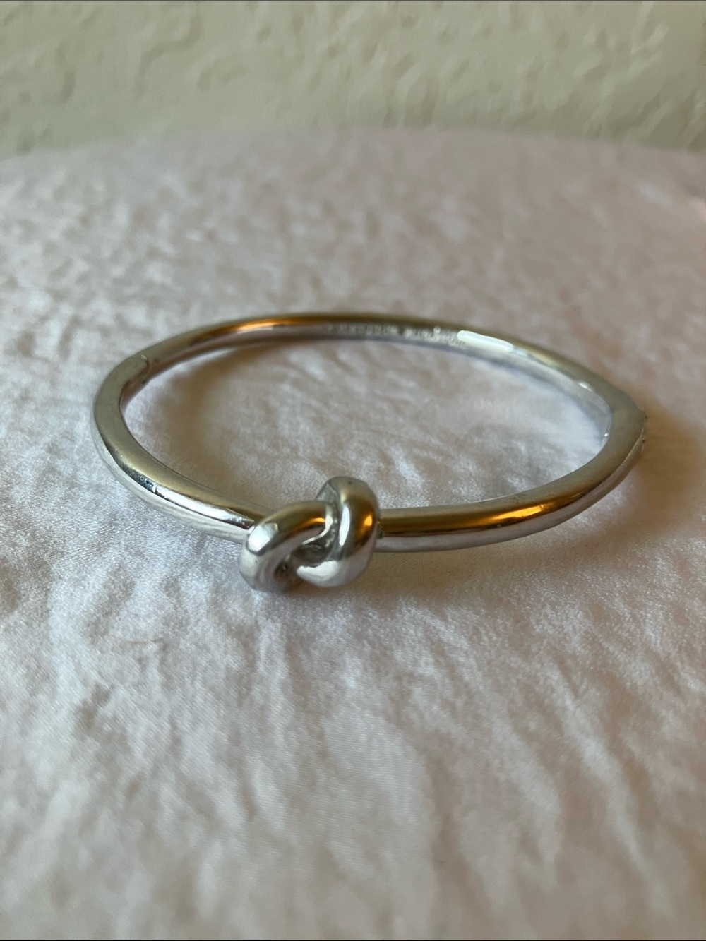 Kate Spade: Silver Tone Sailor’s Knot Hinge Bracelet/Bangle - Picture 8 of 8